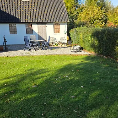 Feriehus Taet Pa Skov Og - Lige Ved Hesnaes