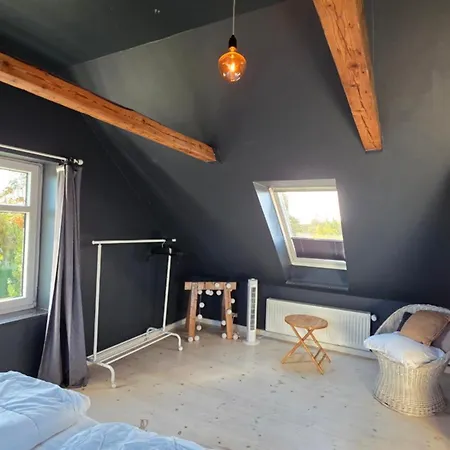 Tæt På Skov Og - Lige Ved Hesnæs